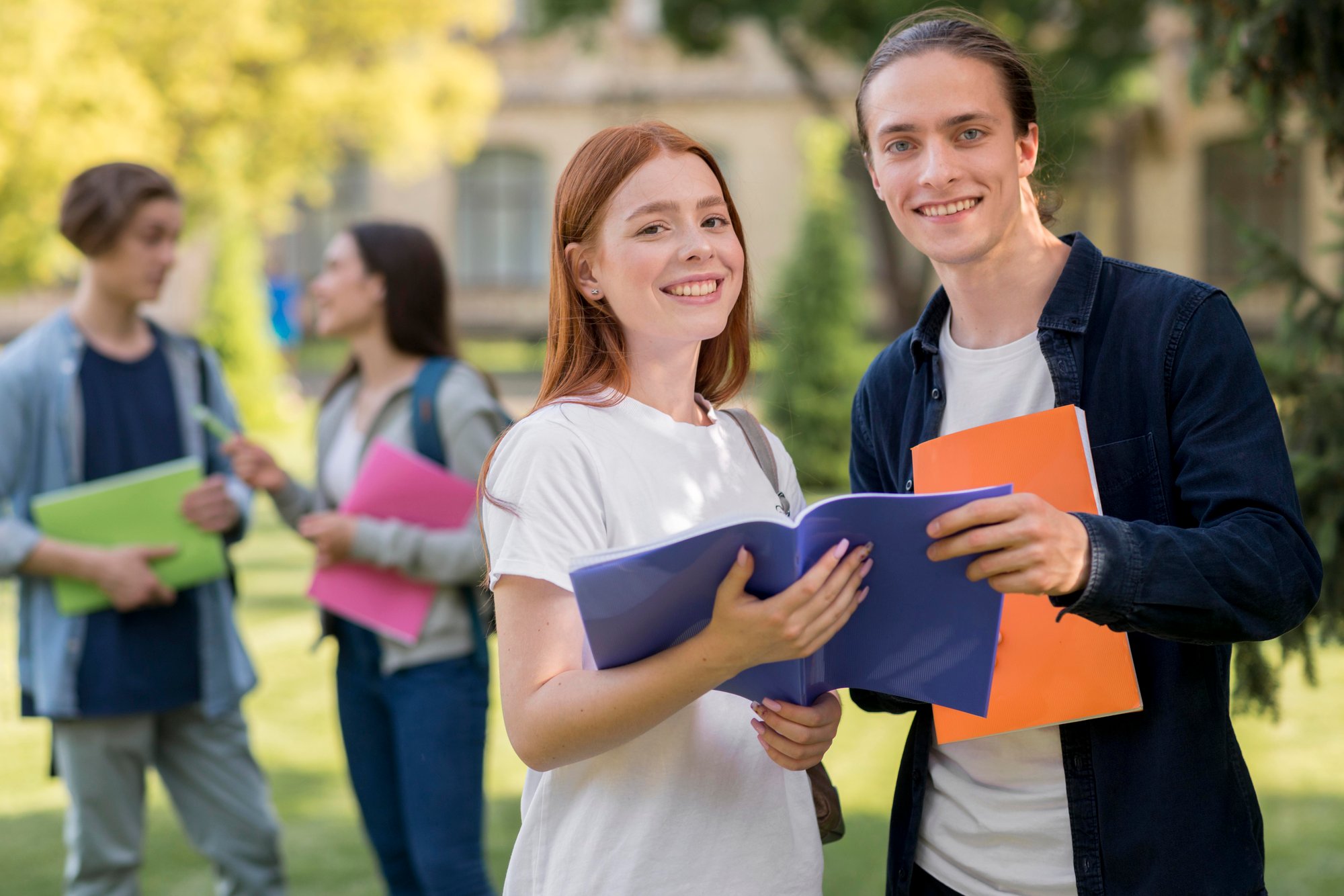 positive-studenten-laecheln-1 positive-studenten-laecheln-1